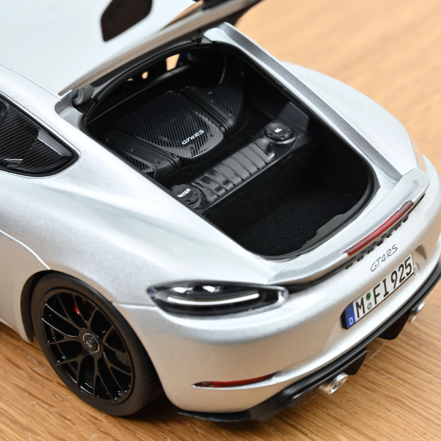 Norev Porsche Cayman GT4 RS Weissach miniature 1/18 argent 2023
