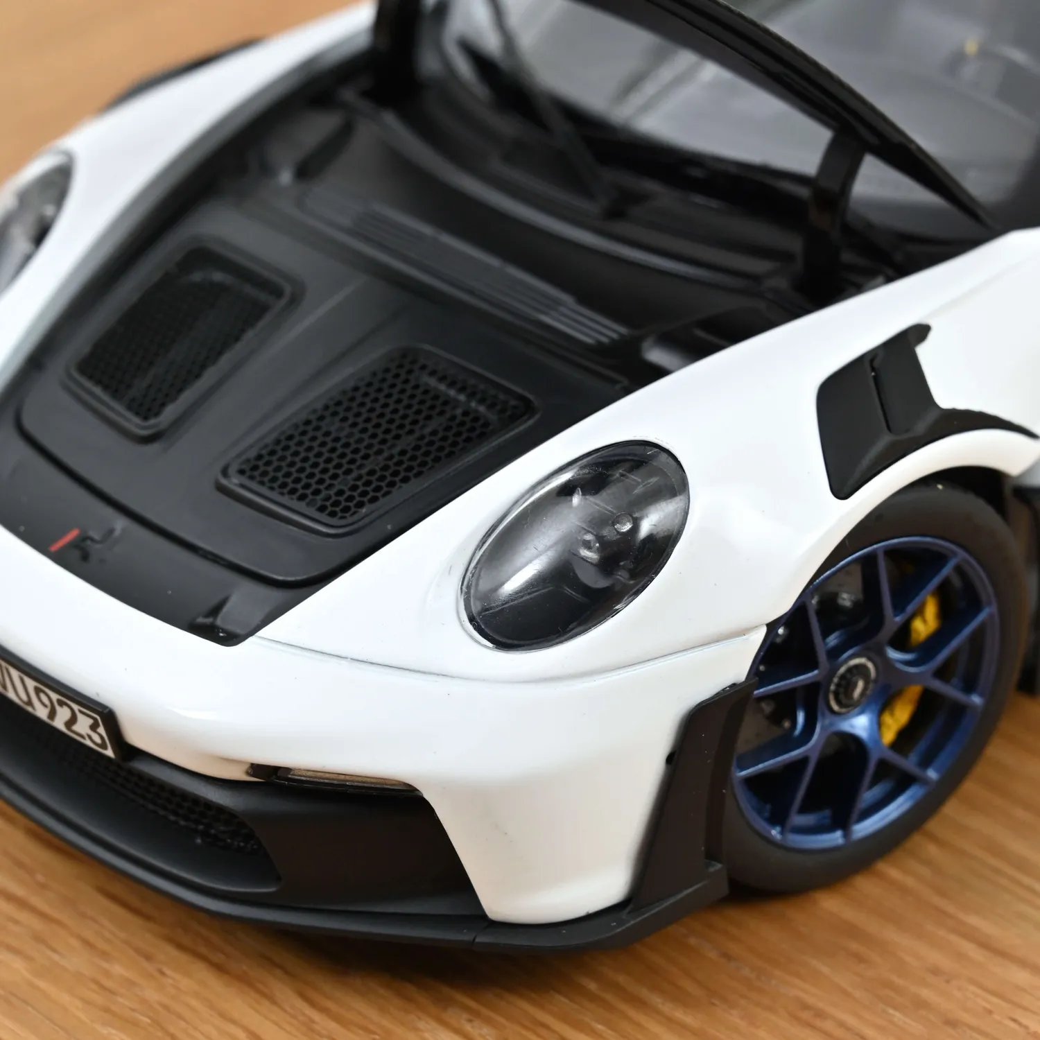 Norev Porsche 911 GT3 RS Pack Weissach 2022 miniature 1/18 blanc