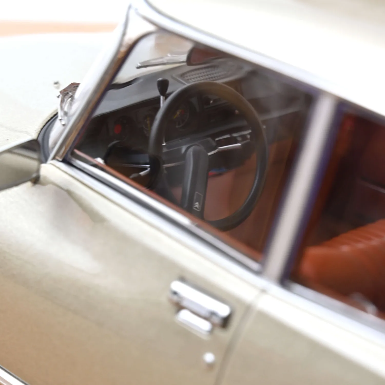 Norev Citroën DS 23 Pallas 1973 voiture miniature Beige 1/12