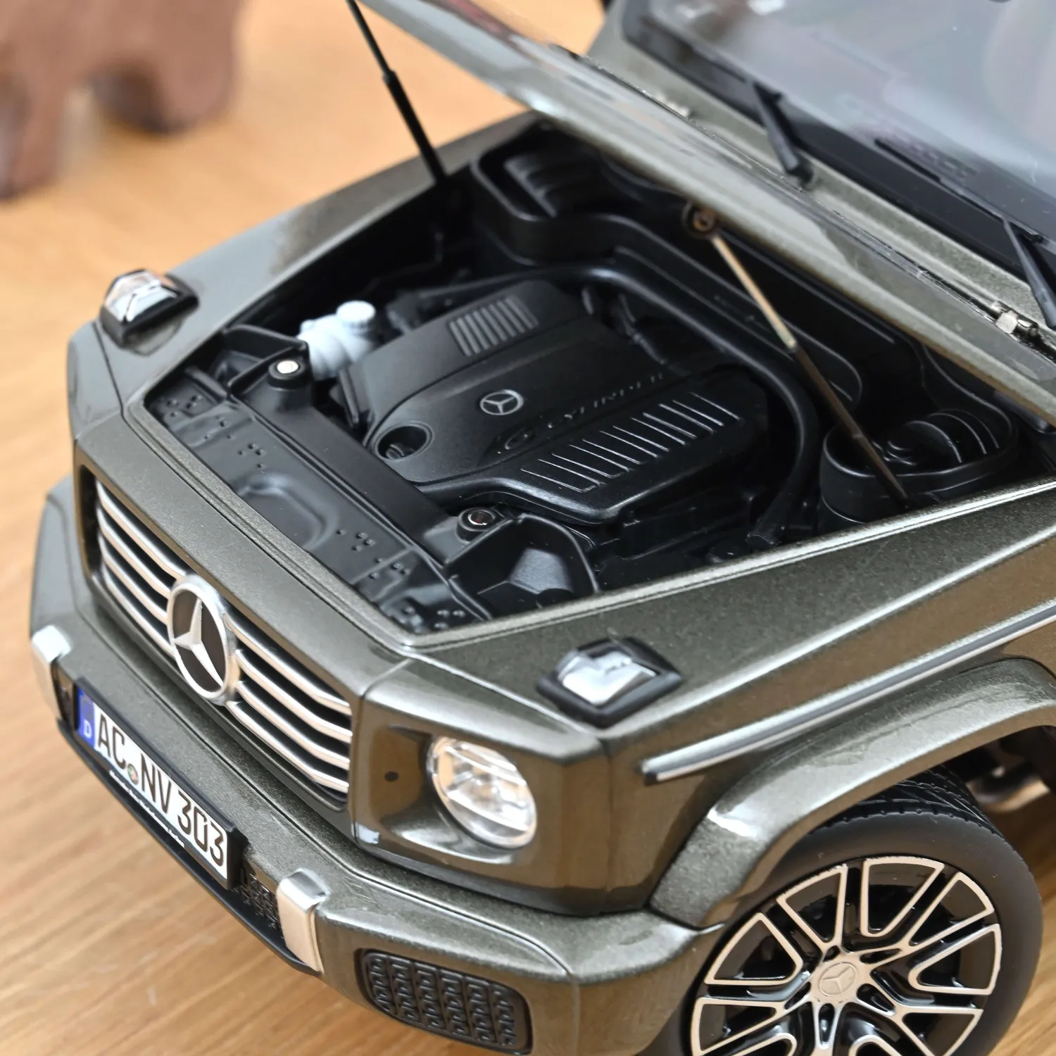 Norev Mercedes-Benz G-Class 2024 miniature 1/18 gris indium