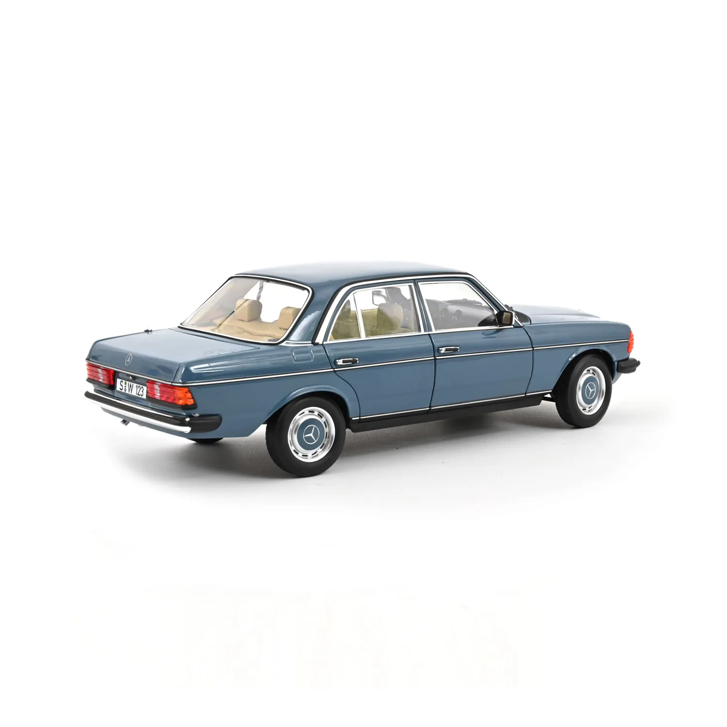 Norev Mercedes-Benz 200 1982 voiture miniature 1/18 bleu