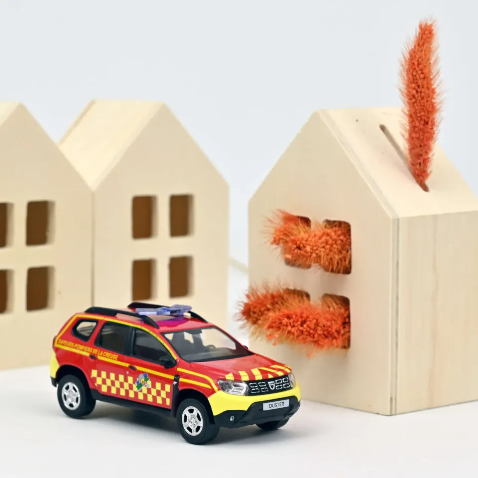 Norev Dacia Duster miniature 1/43 pompiers 2020