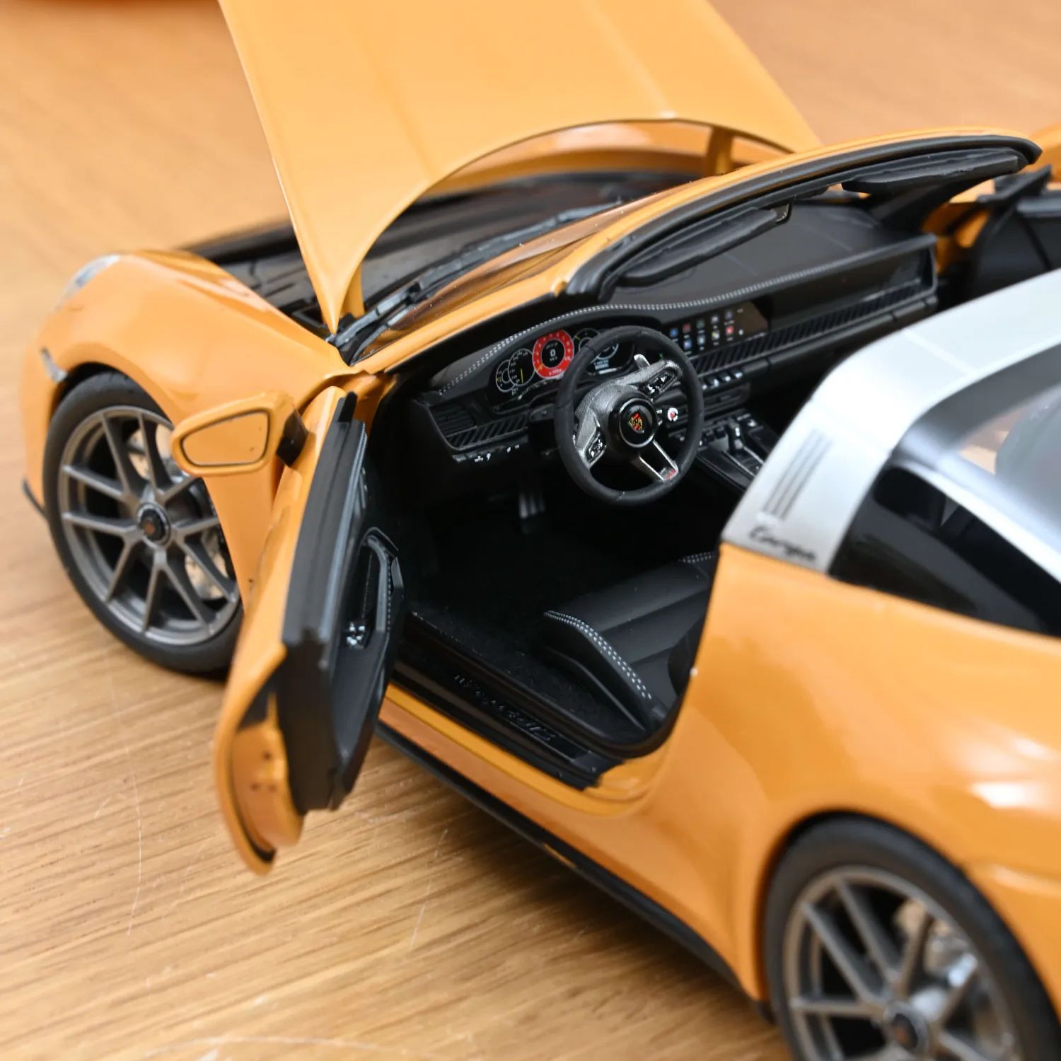 Norev Porsche 911 Targa 4 GTS 2025 voiture miniature 1/18 jaune Bahama