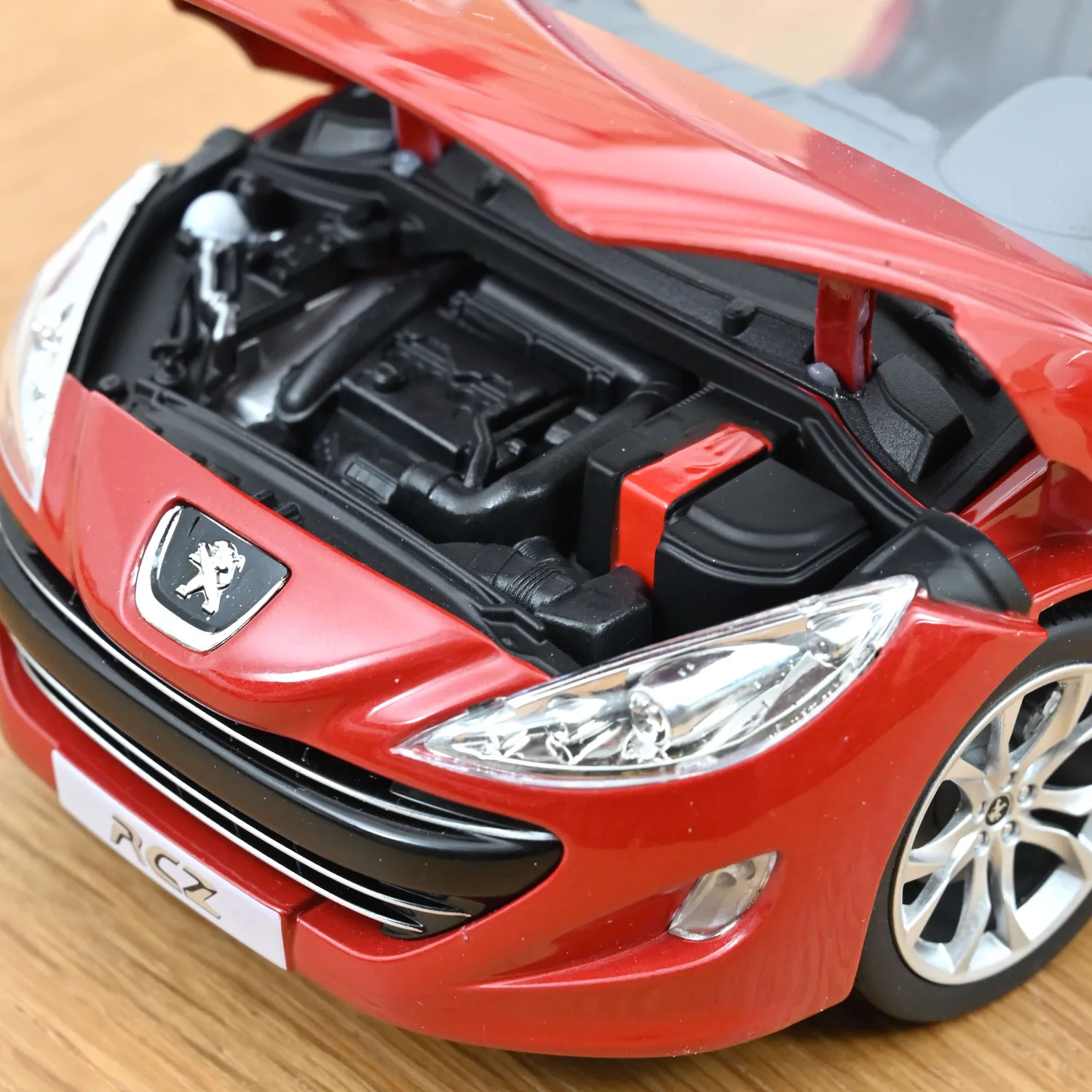 Norev Peugeot RCZ 2010 miniature 1/18 rouge tourmaline 200 pcs