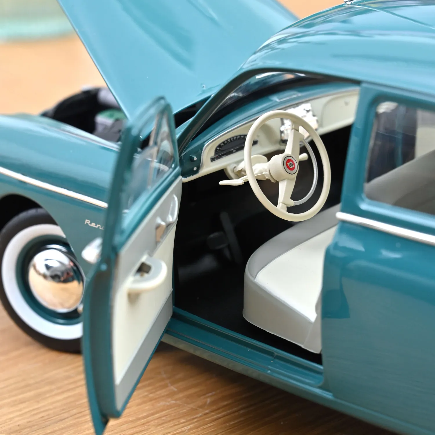 Norev Renault Frégate 1960 miniature 1/18 vert sévigné
