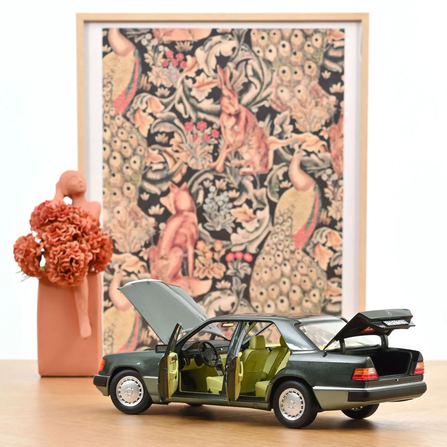 Norev Mercedes 230 E 1990 voiture miniature 1/18 vert nuit