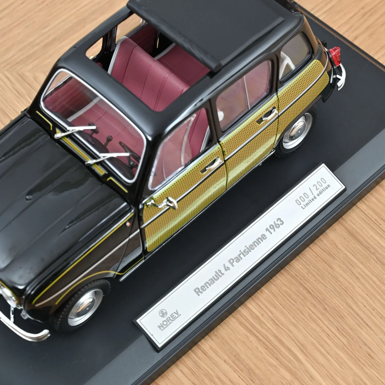 Norev Renault 4 Parisienne 1963 voiture miniature 1/18 200 ex noire