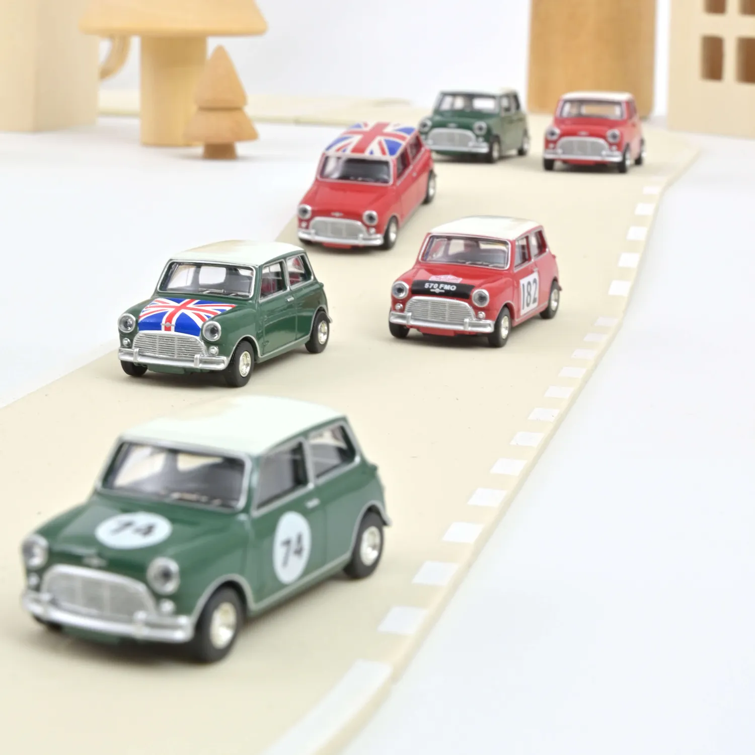 Norev Mini Cooper S 1964 voiture miniature 1/54 Vert Amande Drapeau