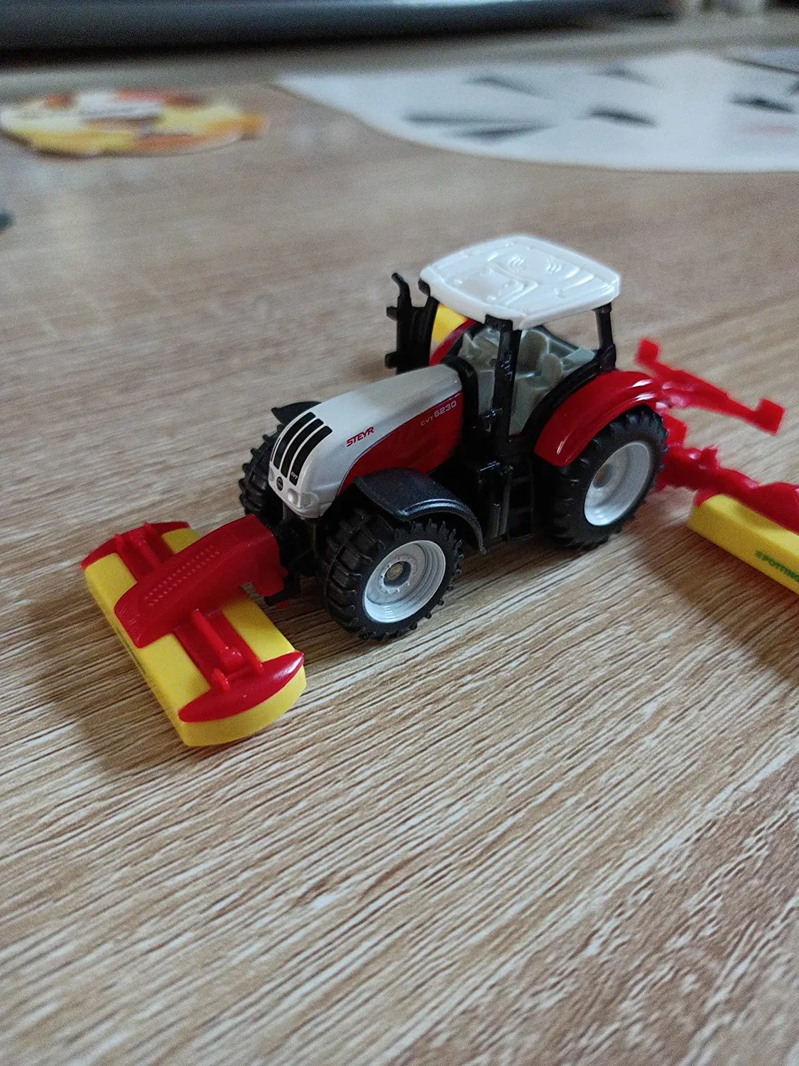 SIKU 1672 Tracteur Steyr faucheuses miniature rouge 11,3cm