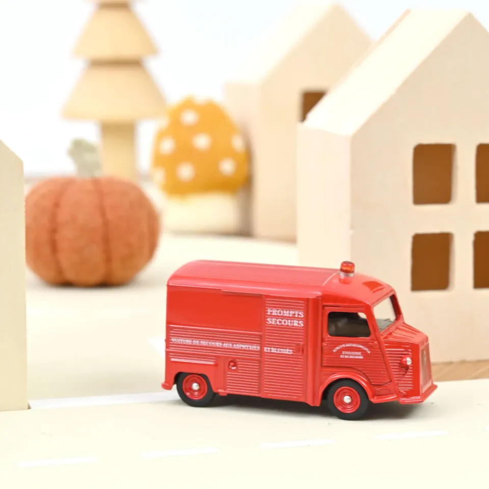 Norev Citroën HY 1969 miniature 1/58 camion pompiers rouge
