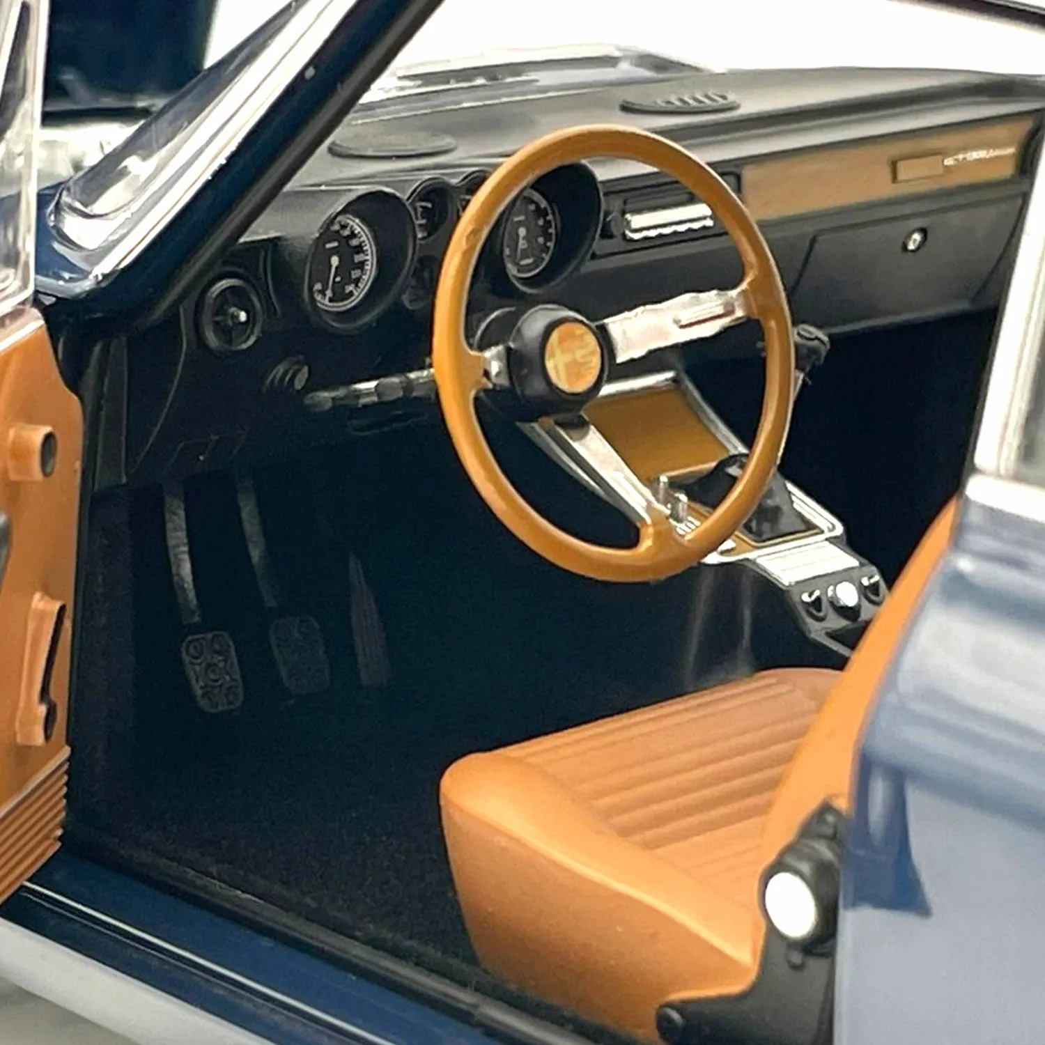 Norev Alfa Romeo 1300 GTJ 1973 voiture miniature 1/18 bleu