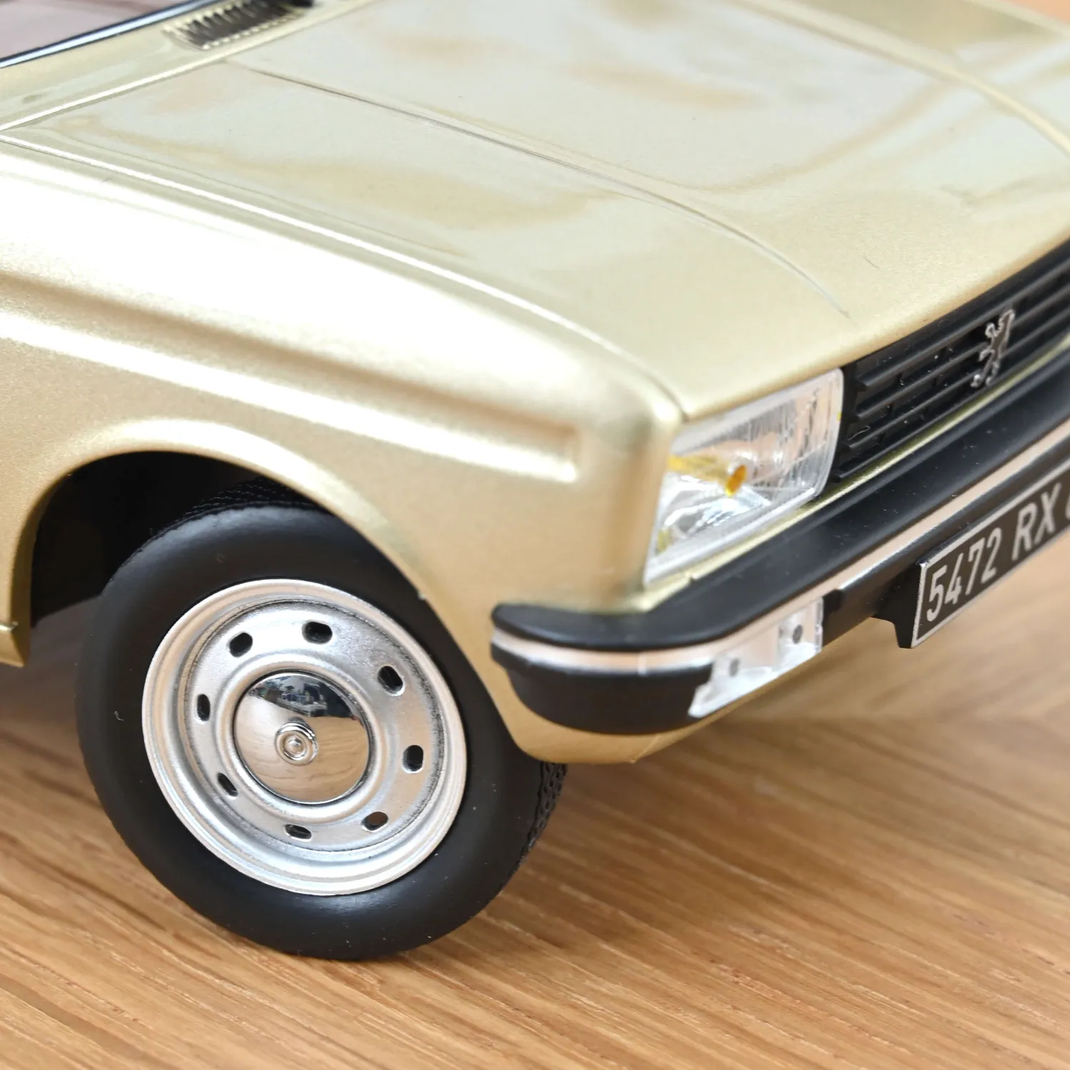 Norev Peugeot 104 GR 1981 voiture miniature 1/18 beige métallisé