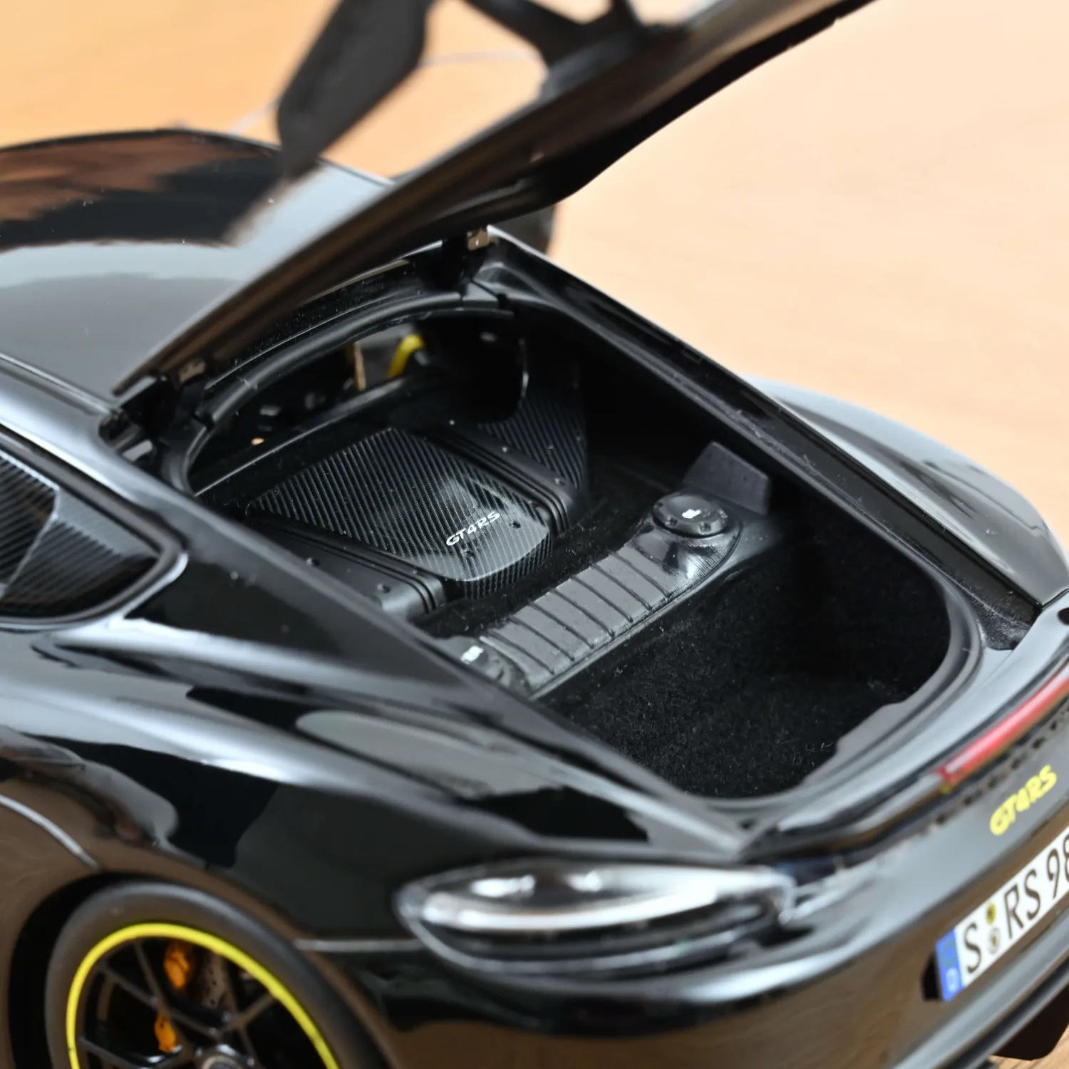 Norev Porsche Cayman GT4 RS miniature 1/18 noir Weissach