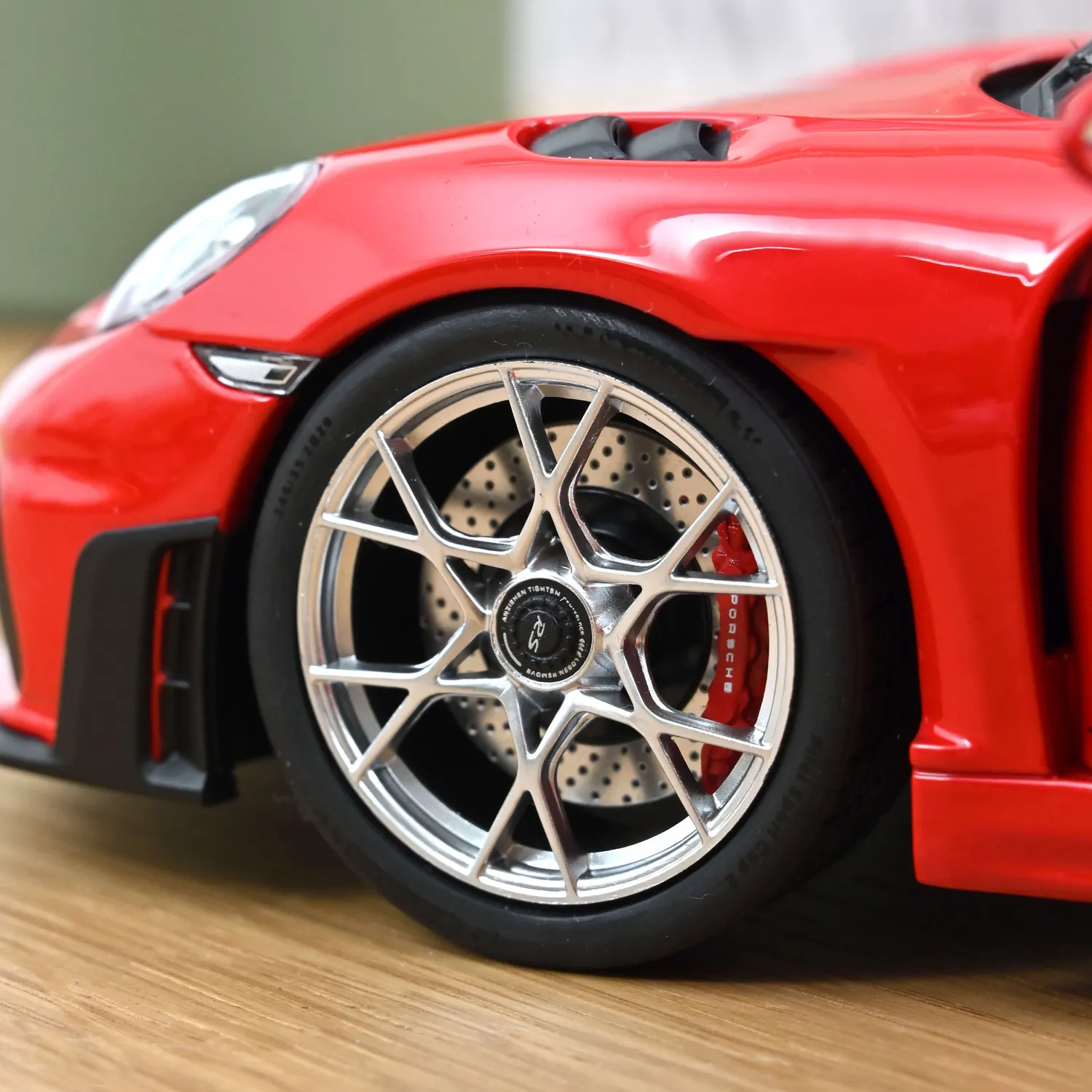 Norev Porsche 718 Spyder RS 2023 miniature 1/18 rouge indien