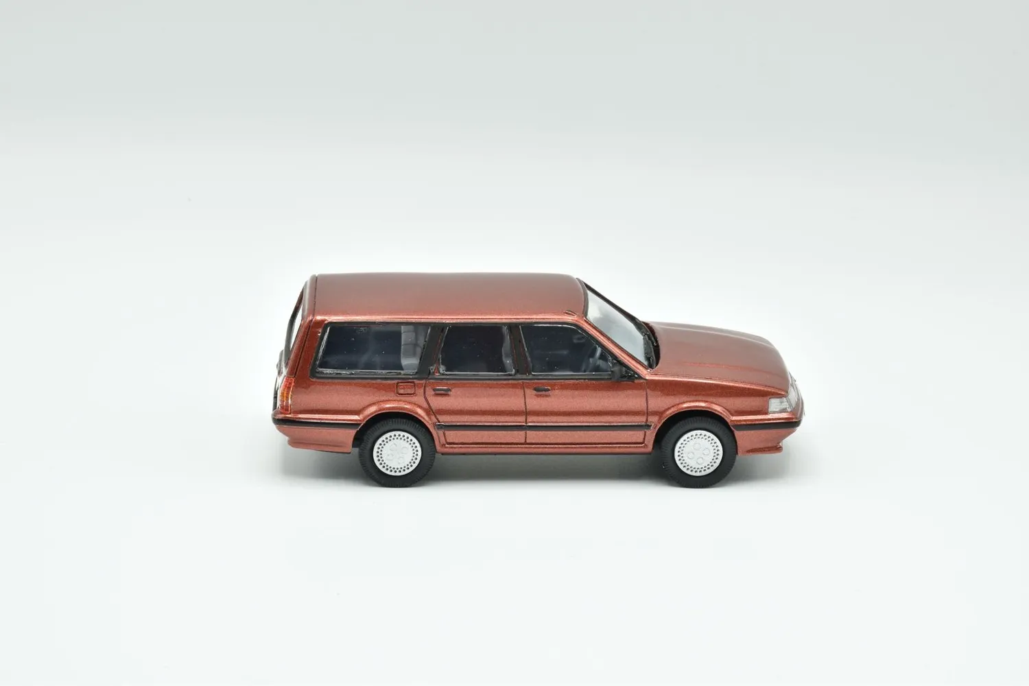 Brooklin Lansdowne 1984 Austin Montego Estate miniature rouge métallisé