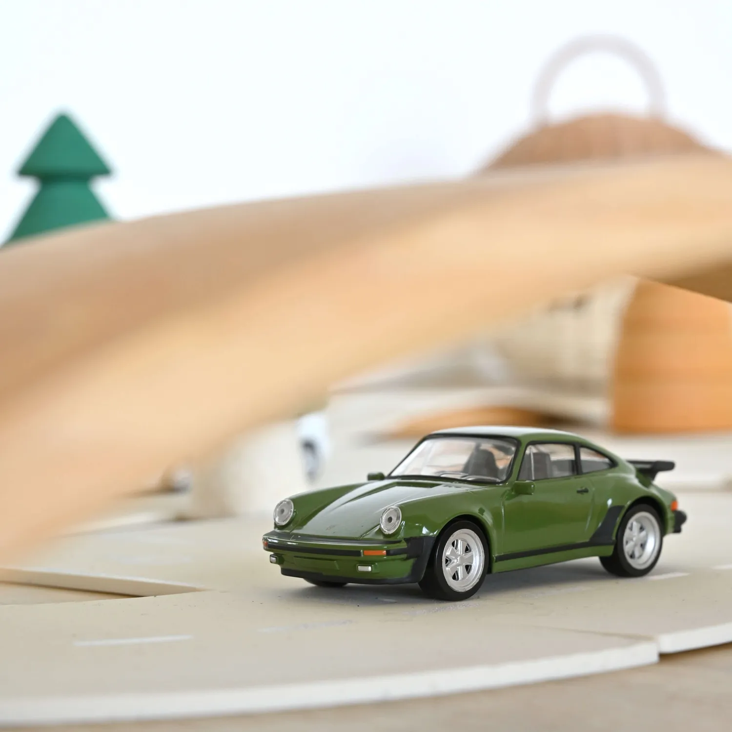 Norev Porsche 911 Turbo 1978 Jet-car 1/43 vert olive