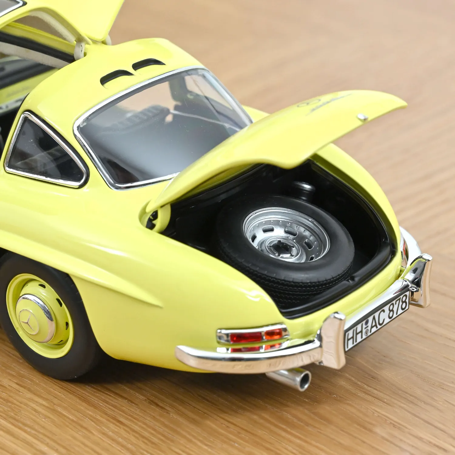 Norev Mercedes-Benz 300 SL 1954 miniature 1/18 jaune fantaisie 200 pcs