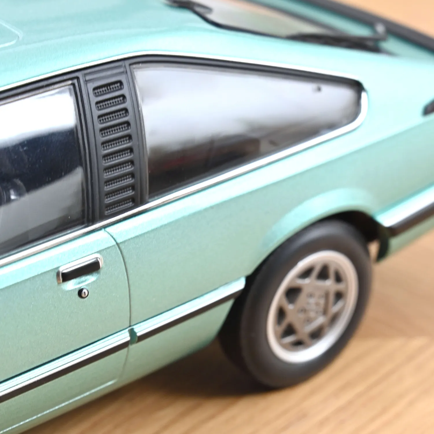 Norev Opel Monza 2.5 E 1983 voiture miniature 1/18 vert