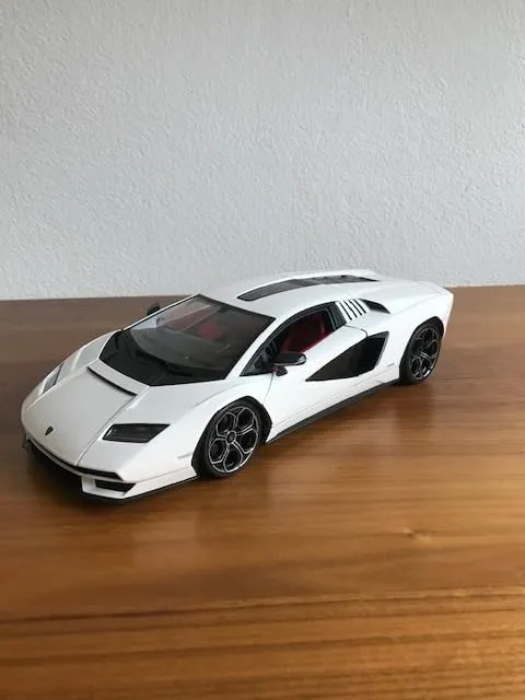 Maisto Countach LPI 800-4 voiture miniature 1:18 blanche métal