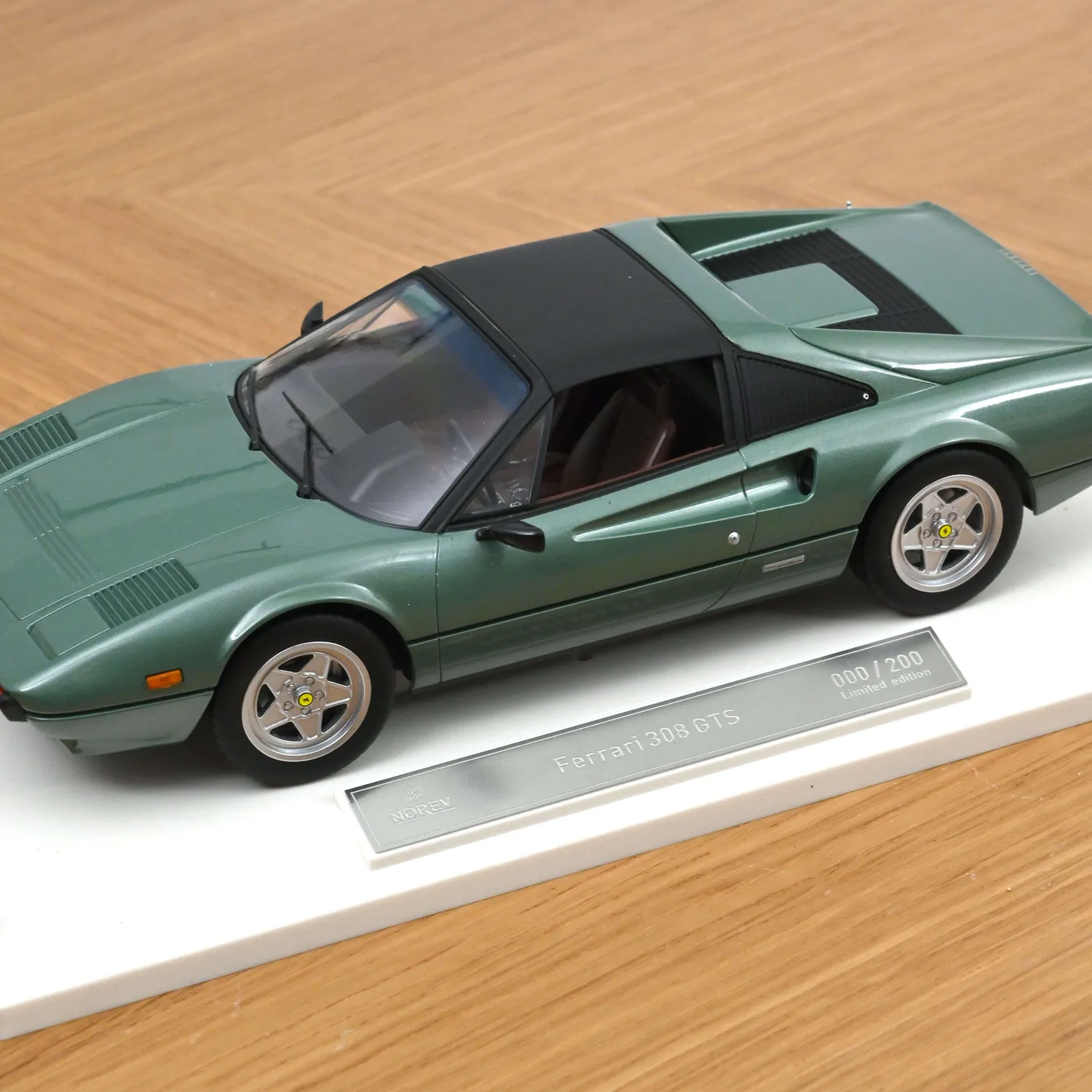 Norev Ferrari 308 GTS 1982 miniature 1/18 verde medio