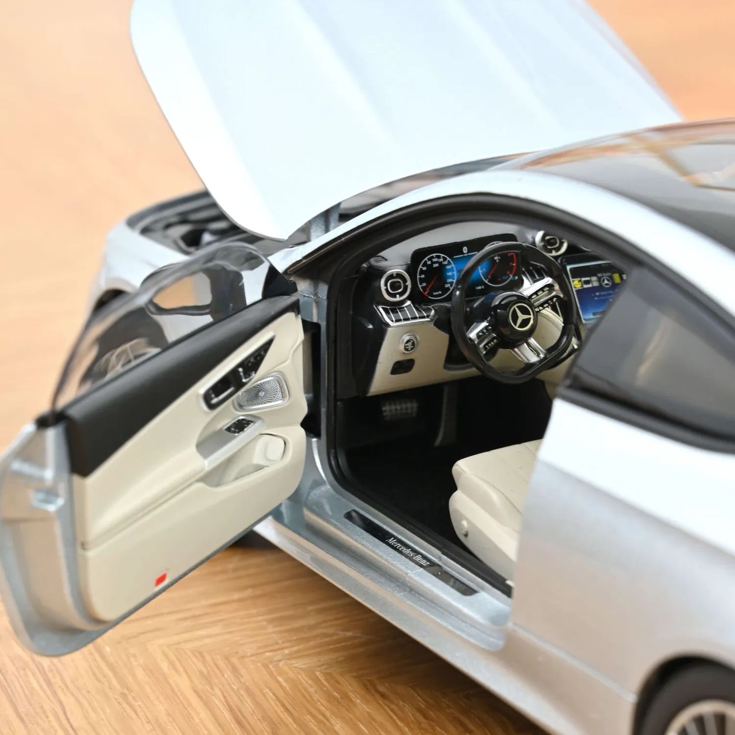 Norev Mercedes CLE Coupé 2024 voiture miniature 1/18 argent high-tech