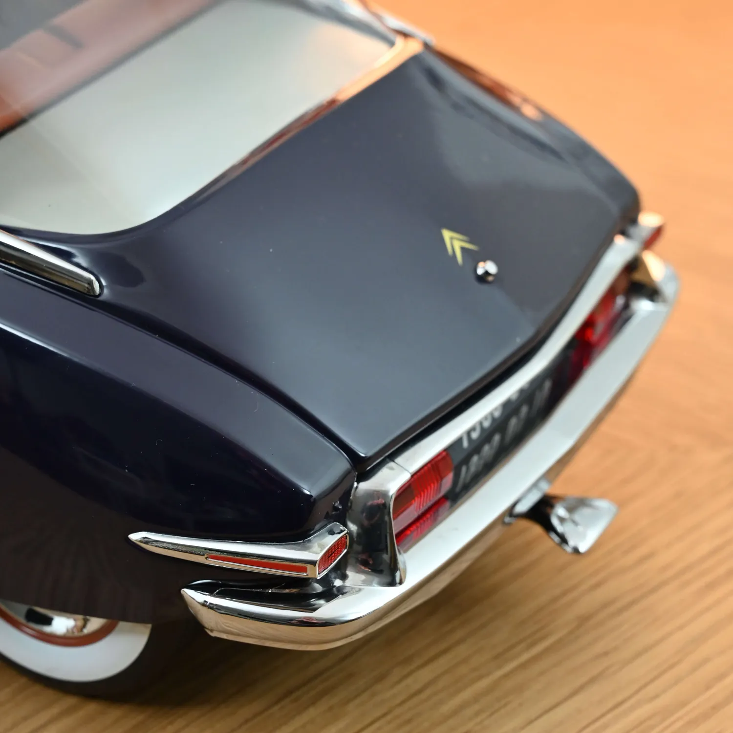 Norev Citroën DS 19 1955 miniature 1/12 aubergine