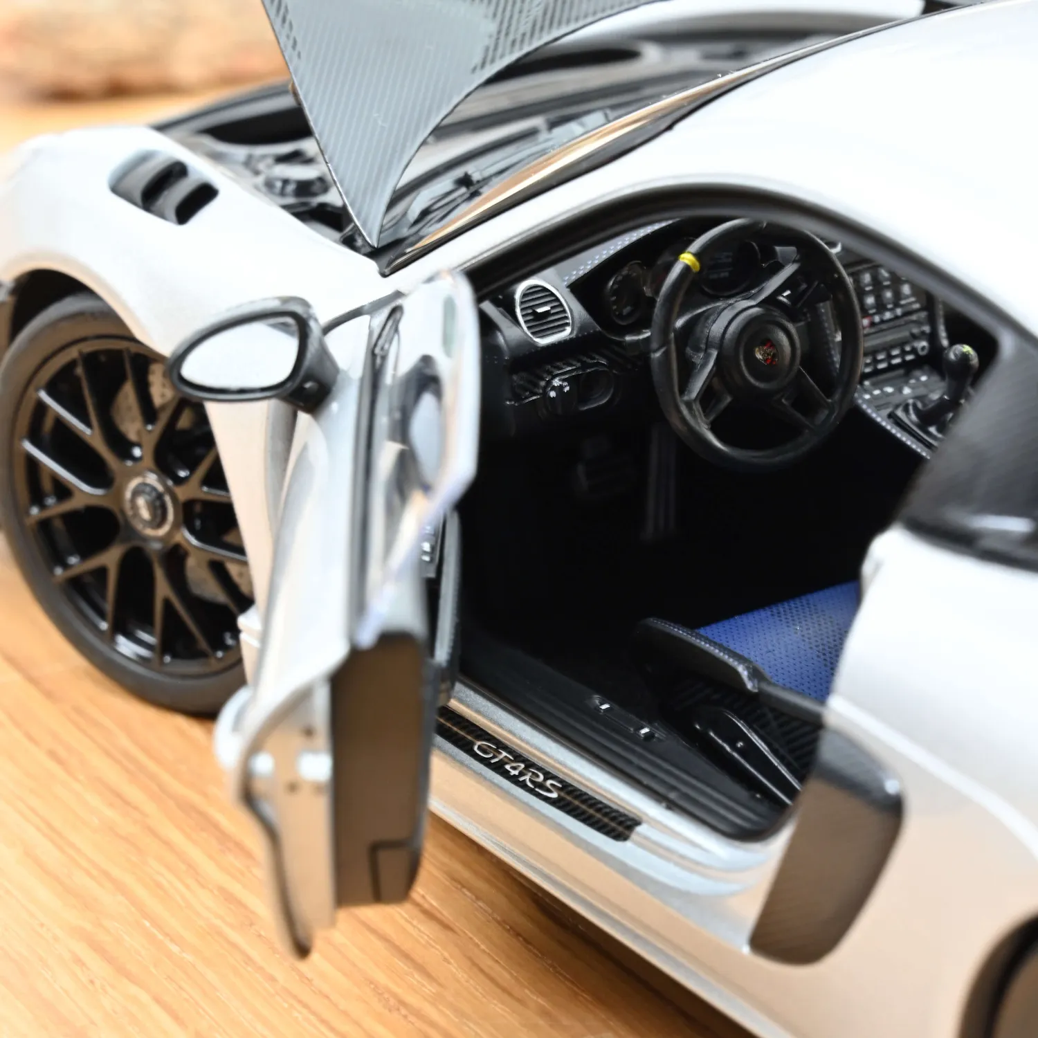 Norev Porsche Cayman GT4 RS Weissach miniature 1/18 argent 2023