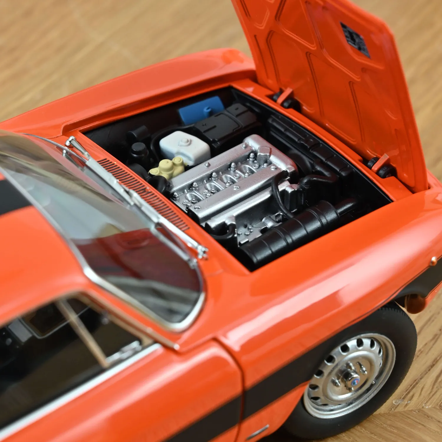 Norev Alfa Romeo 2000 GTV 1973 voiture miniature 1/18 orange