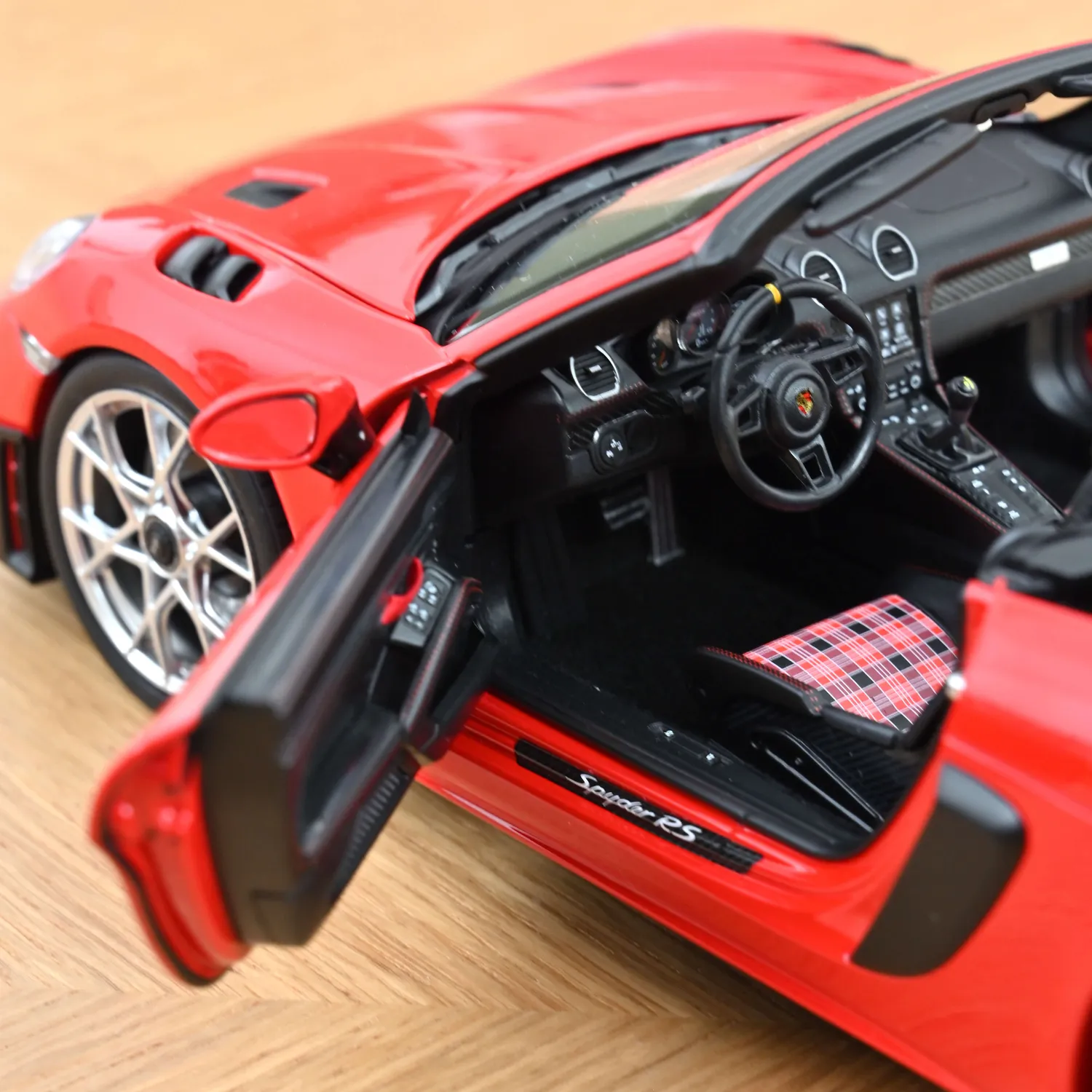 Norev Porsche 718 Spyder RS 2023 miniature 1/18 rouge indien