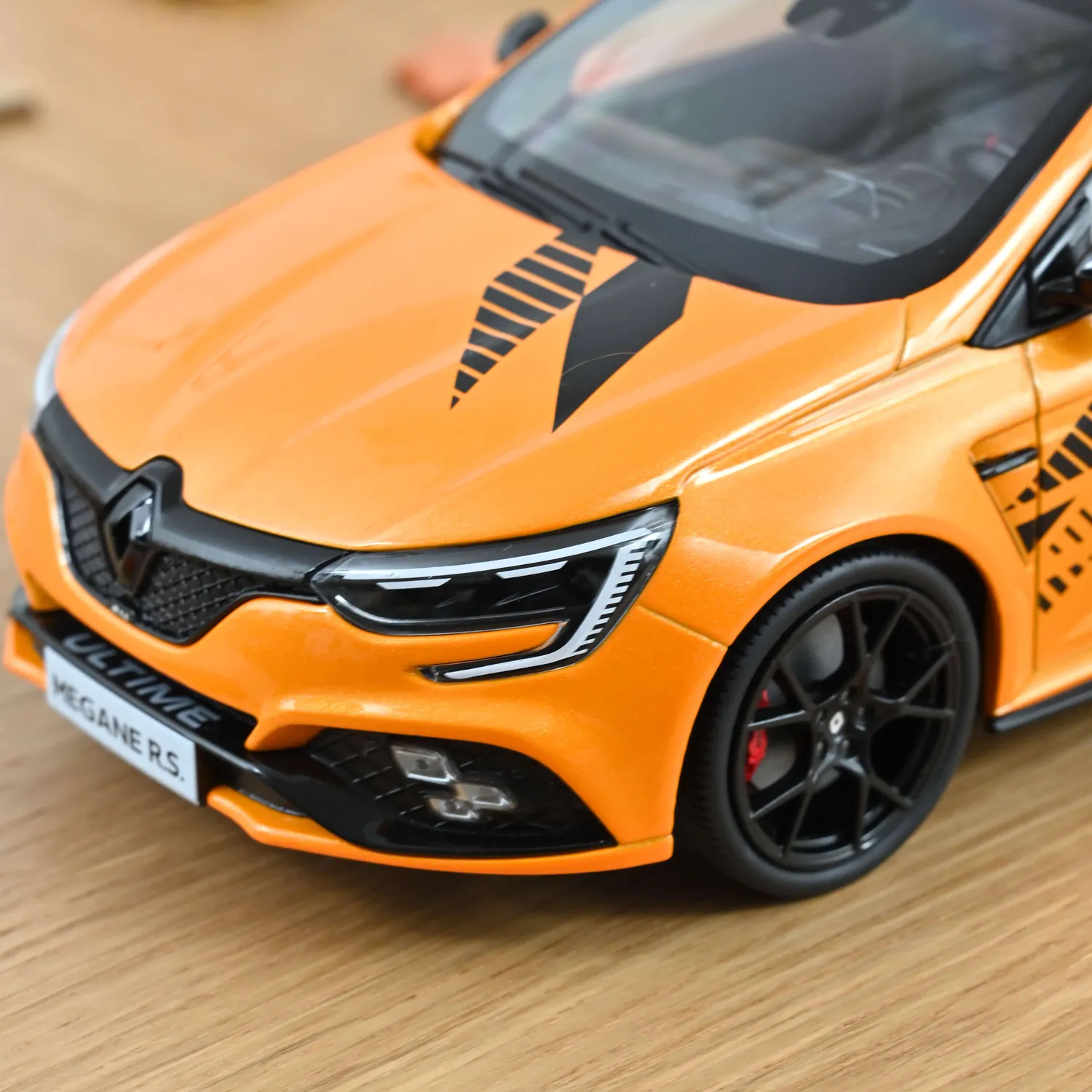 Norev Renault Mégane R.S. Ultime 2023 miniature 1/18 orange 200pcs