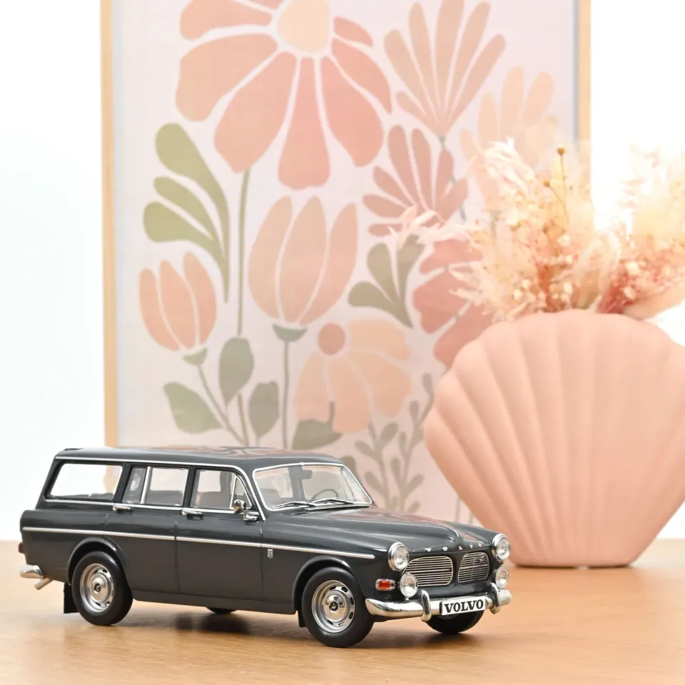 Norev Volvo Amazon Break 1966 miniature graphite 1/18