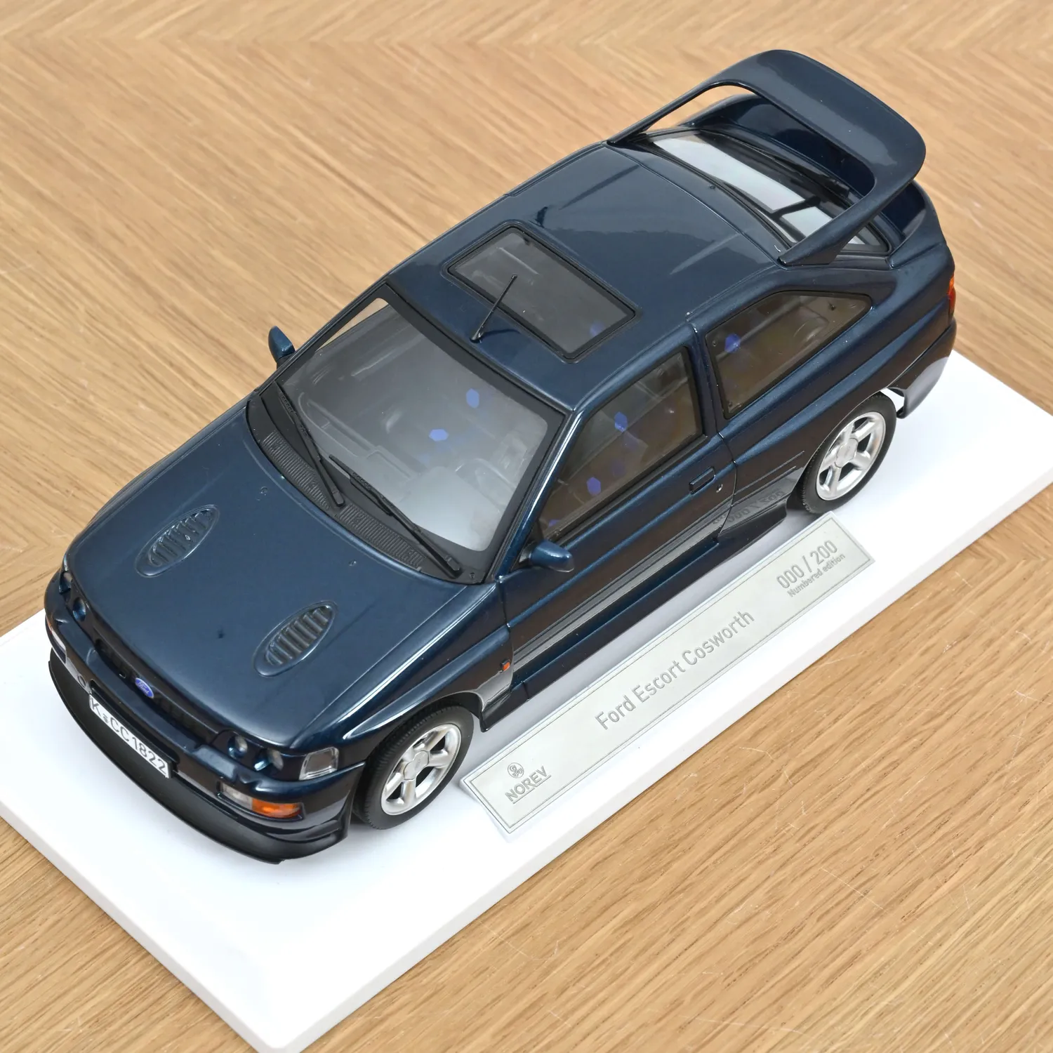 Norev Ford Escort Cosworth 1992 voiture miniature Bleu Pétrole 1/18