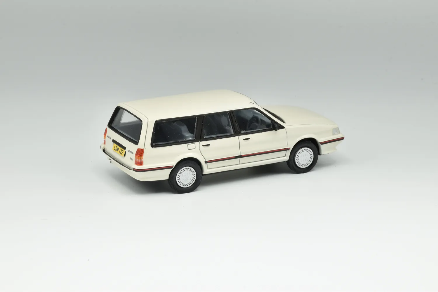 Brooklin Lansdowne Austin Montego break miniature blanche 1/43