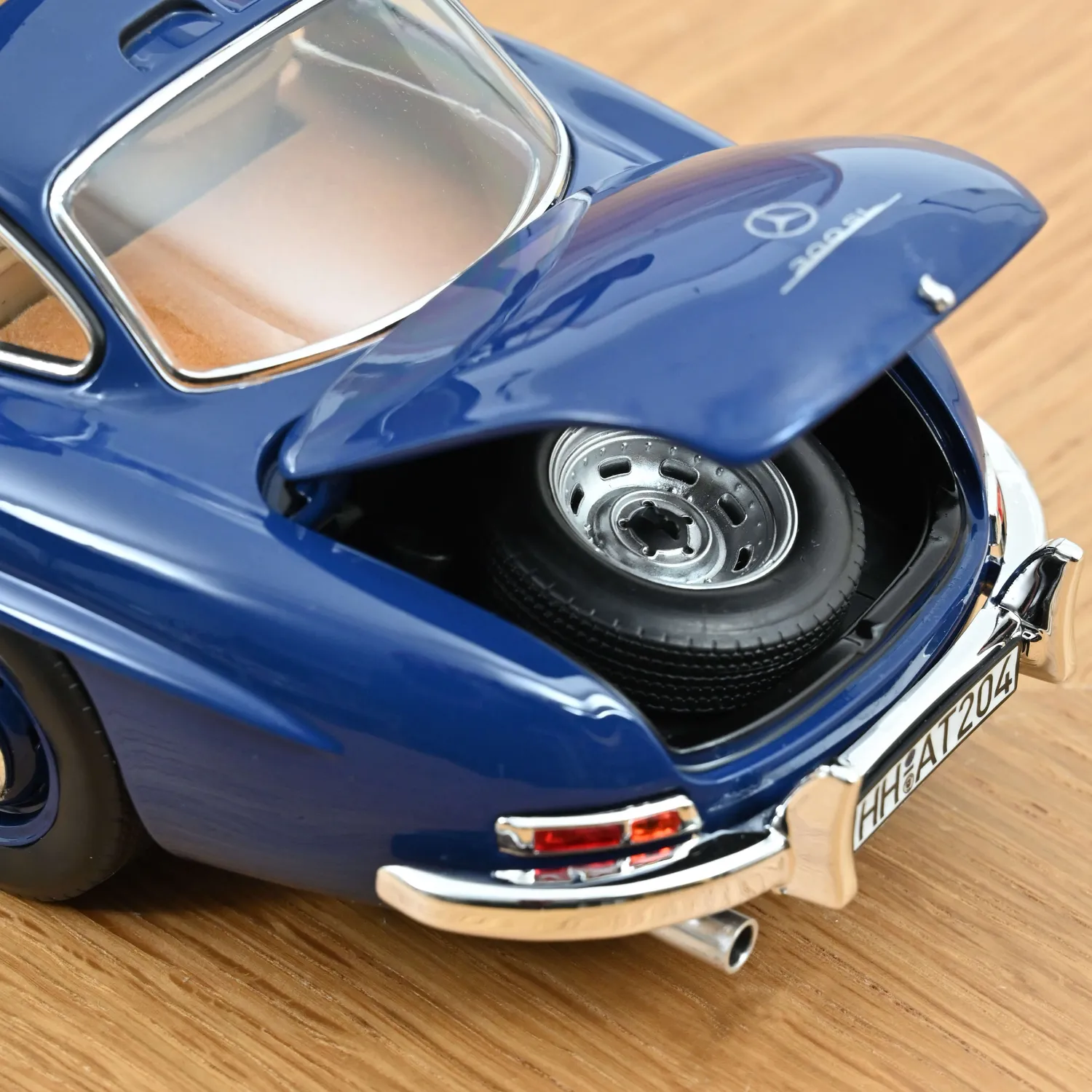 Norev Mercedes 300 SL 1954 miniature 1/18 bleu intérieur
