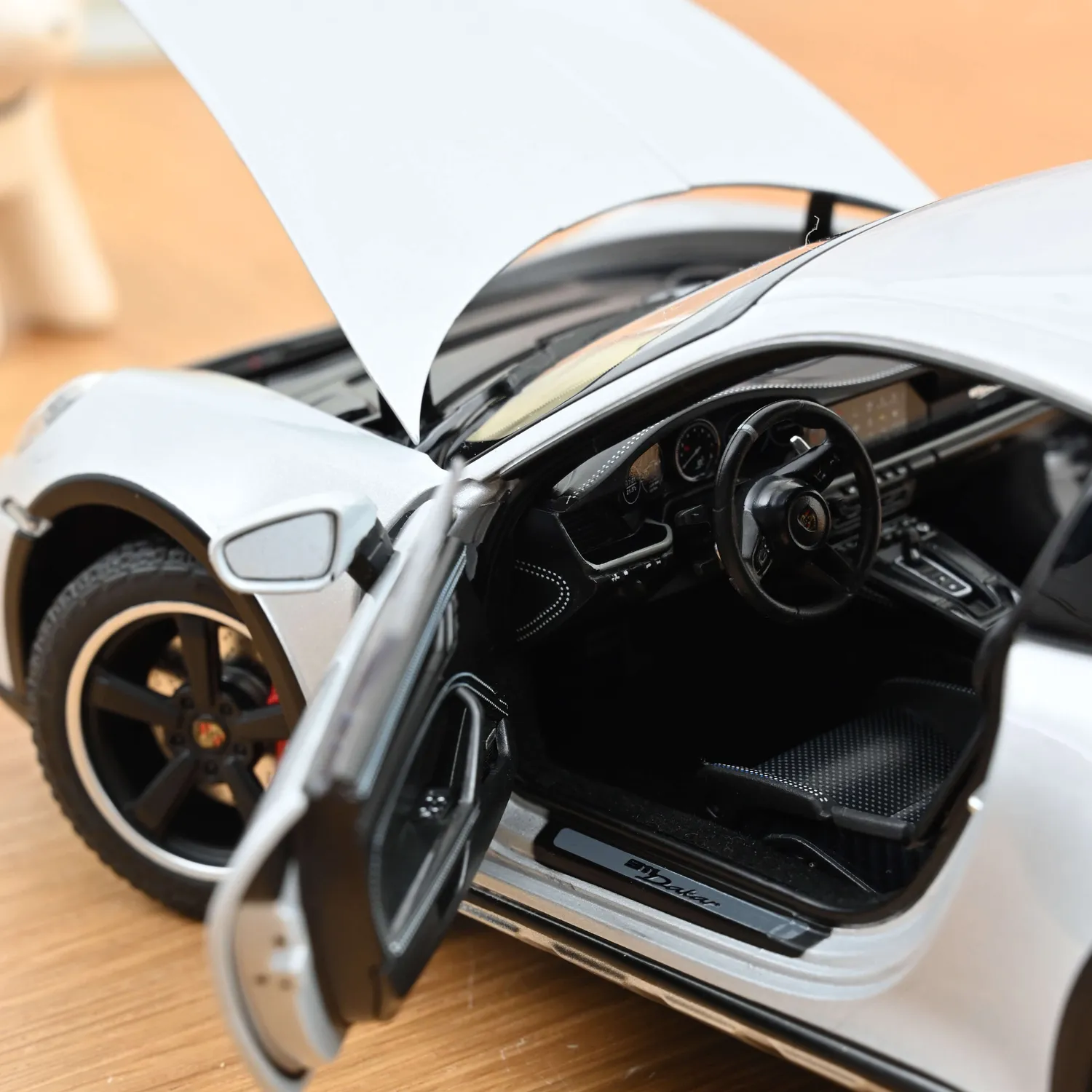Norev Porsche 911 Dakar 2023 miniature 1/18 gris glacé