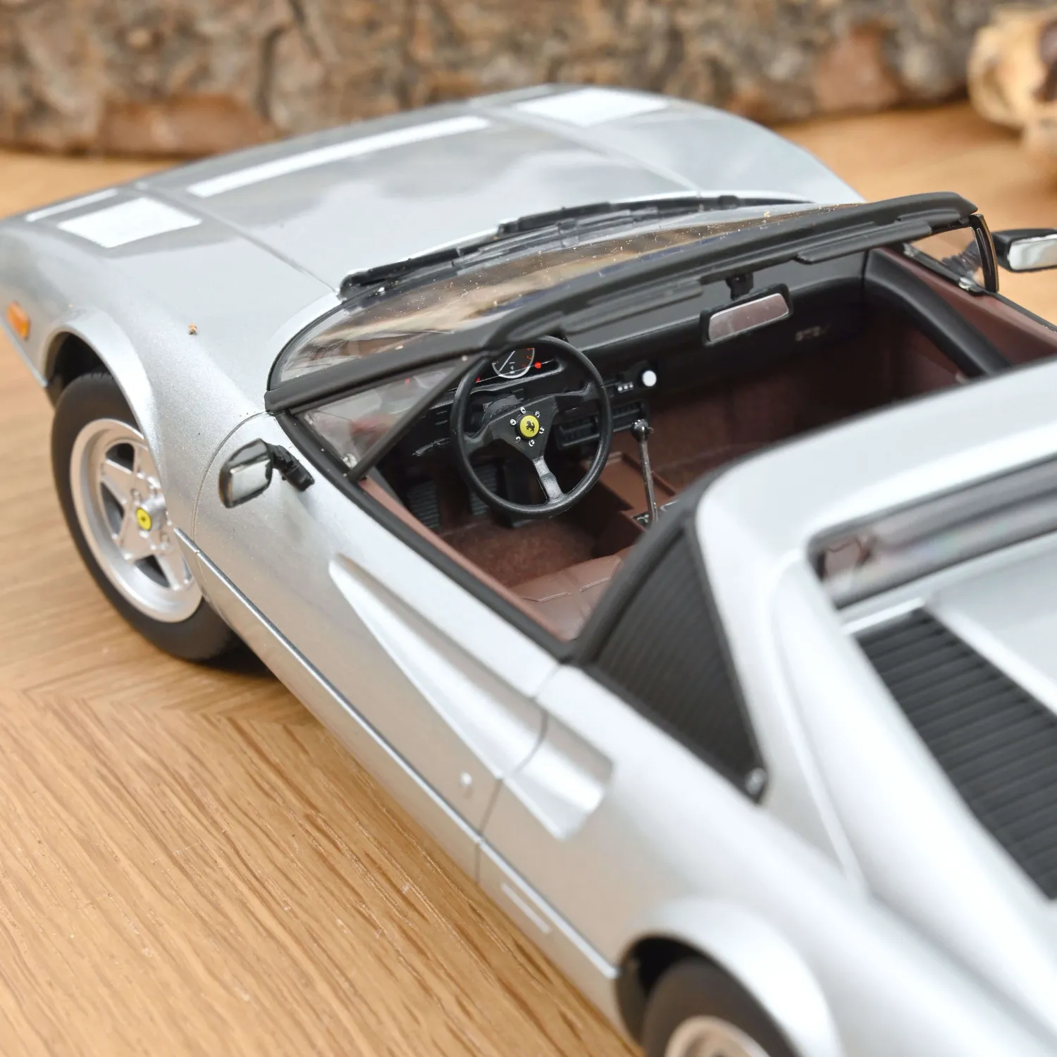Norev Ferrari 308 GTS 1982 voiture miniature argent 1/18