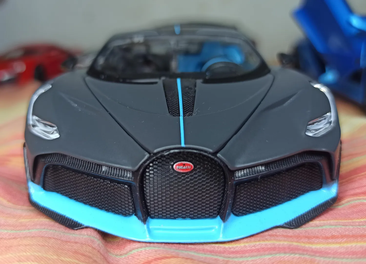 Maisto Bugatti Divo 390642 voiture miniature 1/24 gris foncé