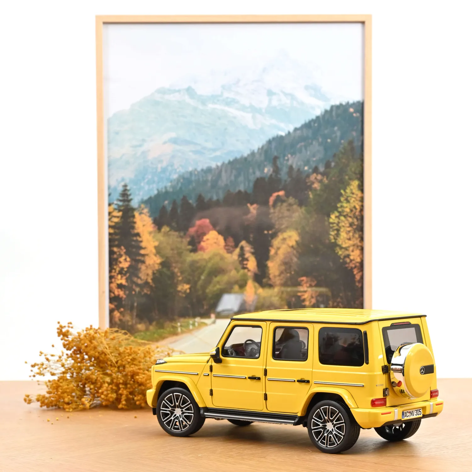 Norev Mercedes G-Class 2024 miniature 1/18 jaune