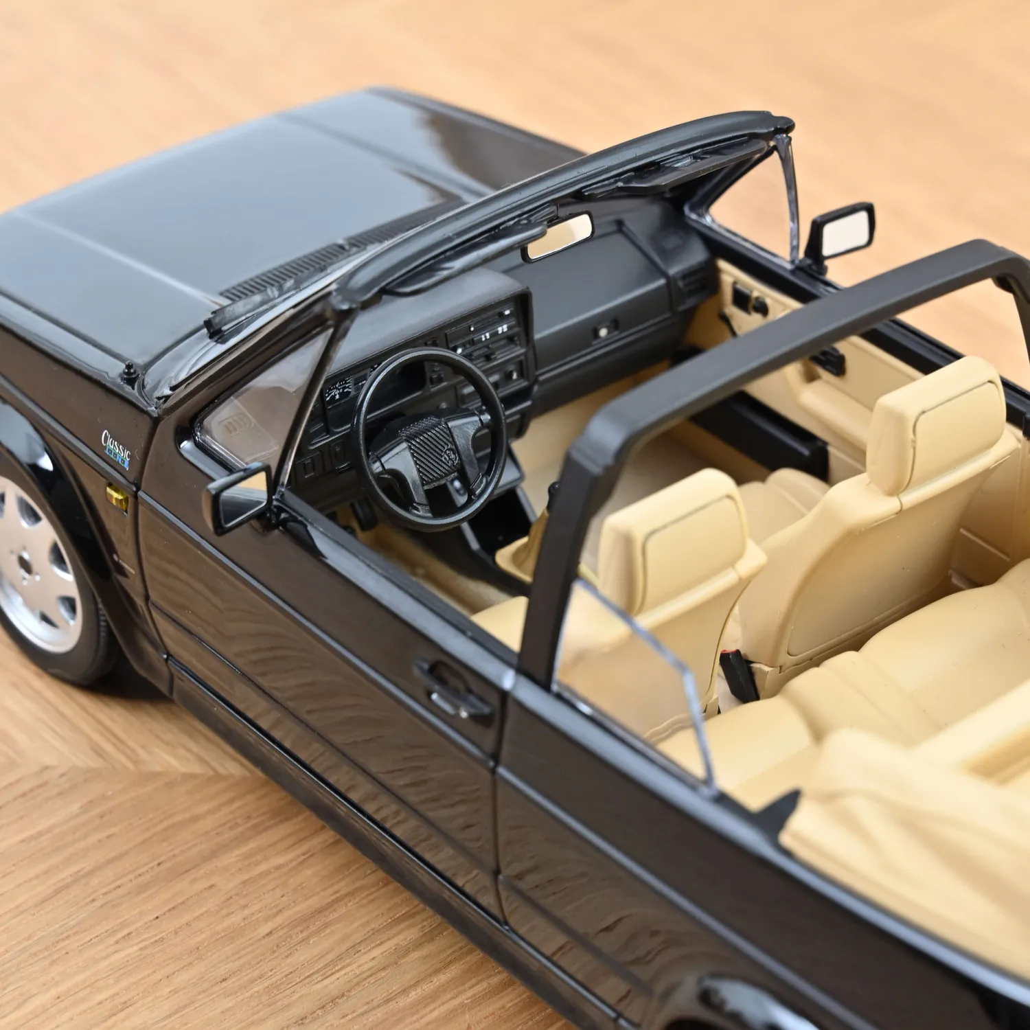 Norev VW Golf Cabriolet 1992 miniature 1/18 noire