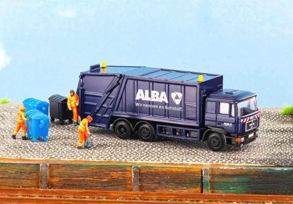 MINIS MiNiScene ALBA camion poubelle MAN F90