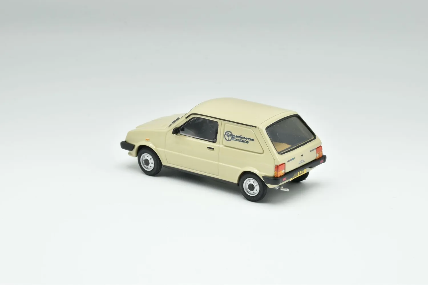 Brooklin Lansdowne 1982 Morris Metro Van miniature beige