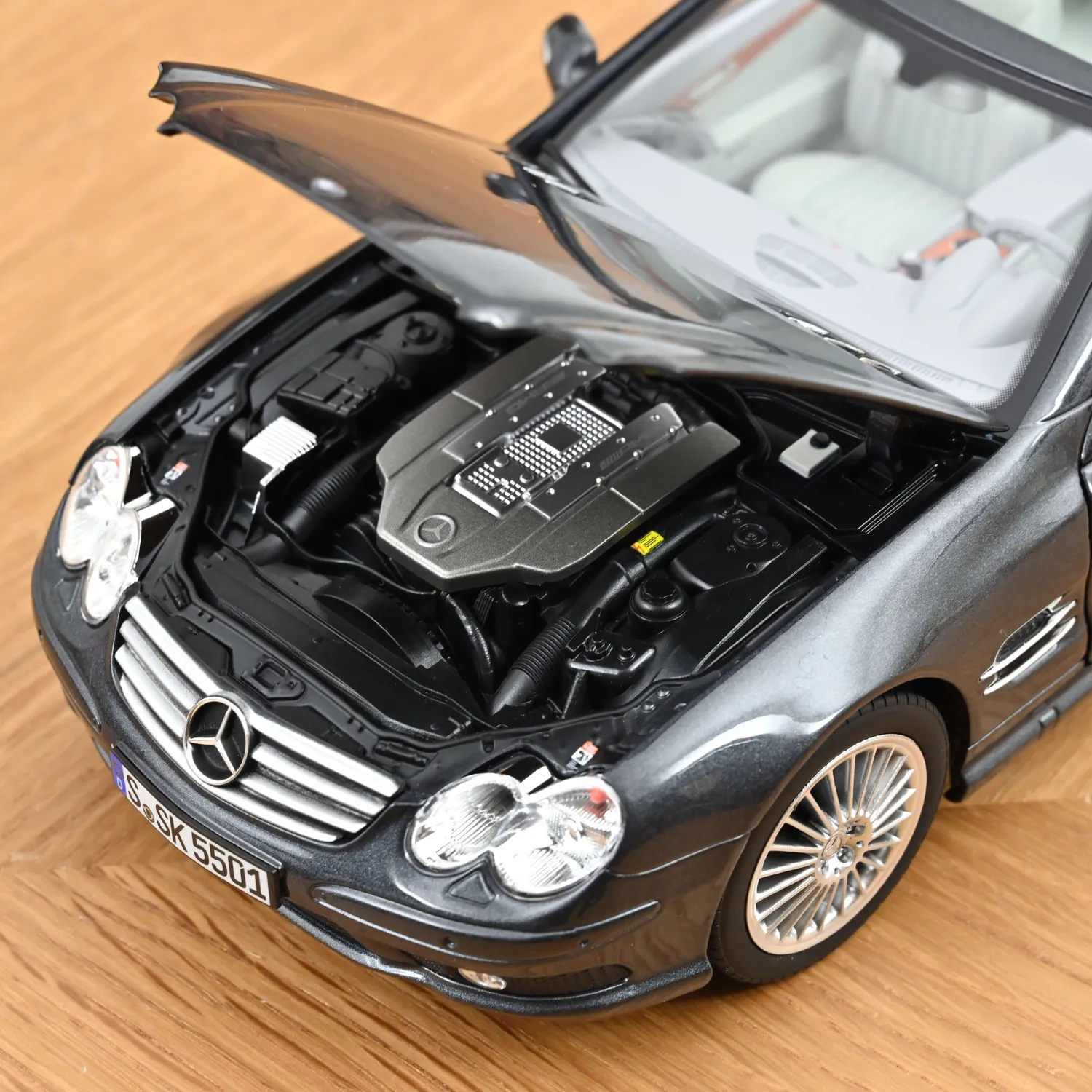 Norev Mercedes SL 55 AMG 2003 miniature 1/18 gris tactite
