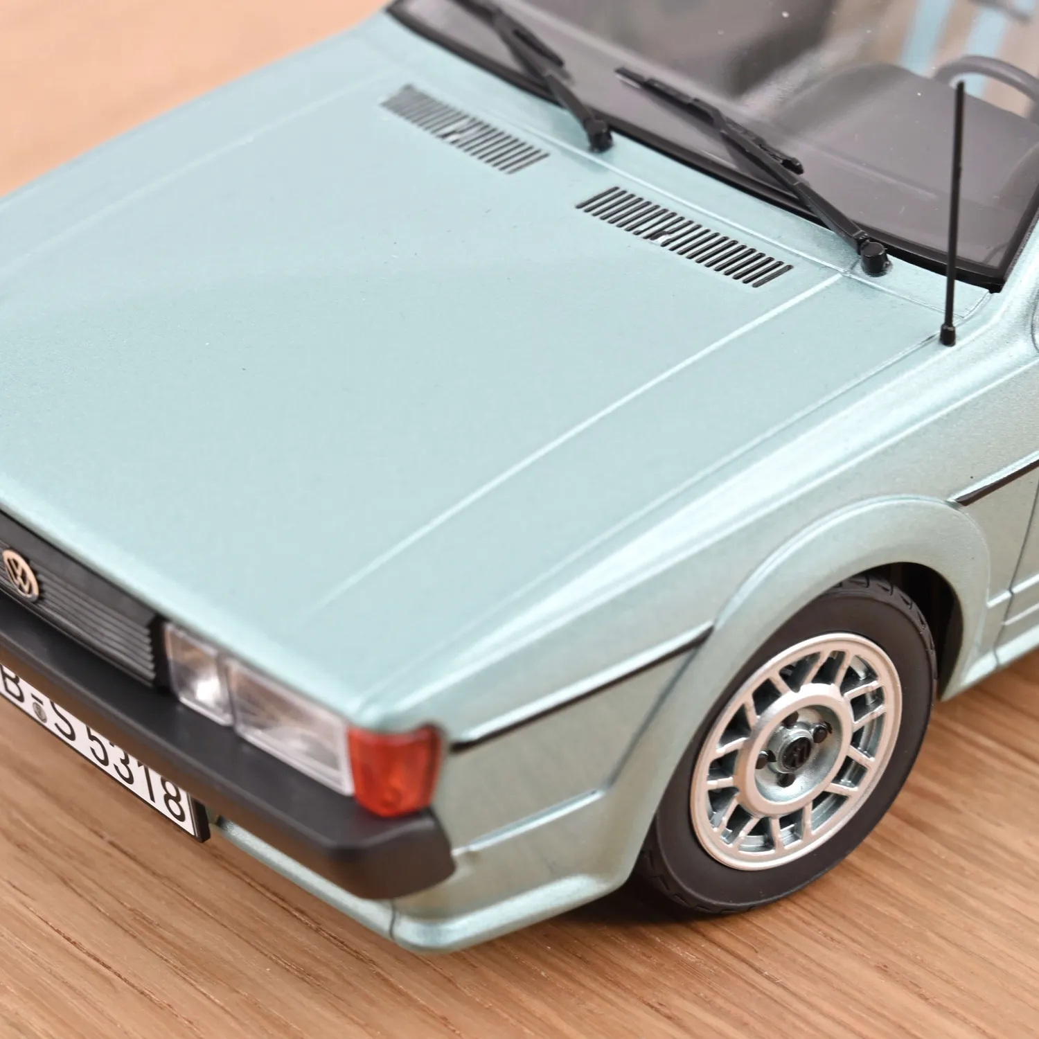 Norev VW Scirocco 1986 miniature 1/18 turquoise 200 pcs