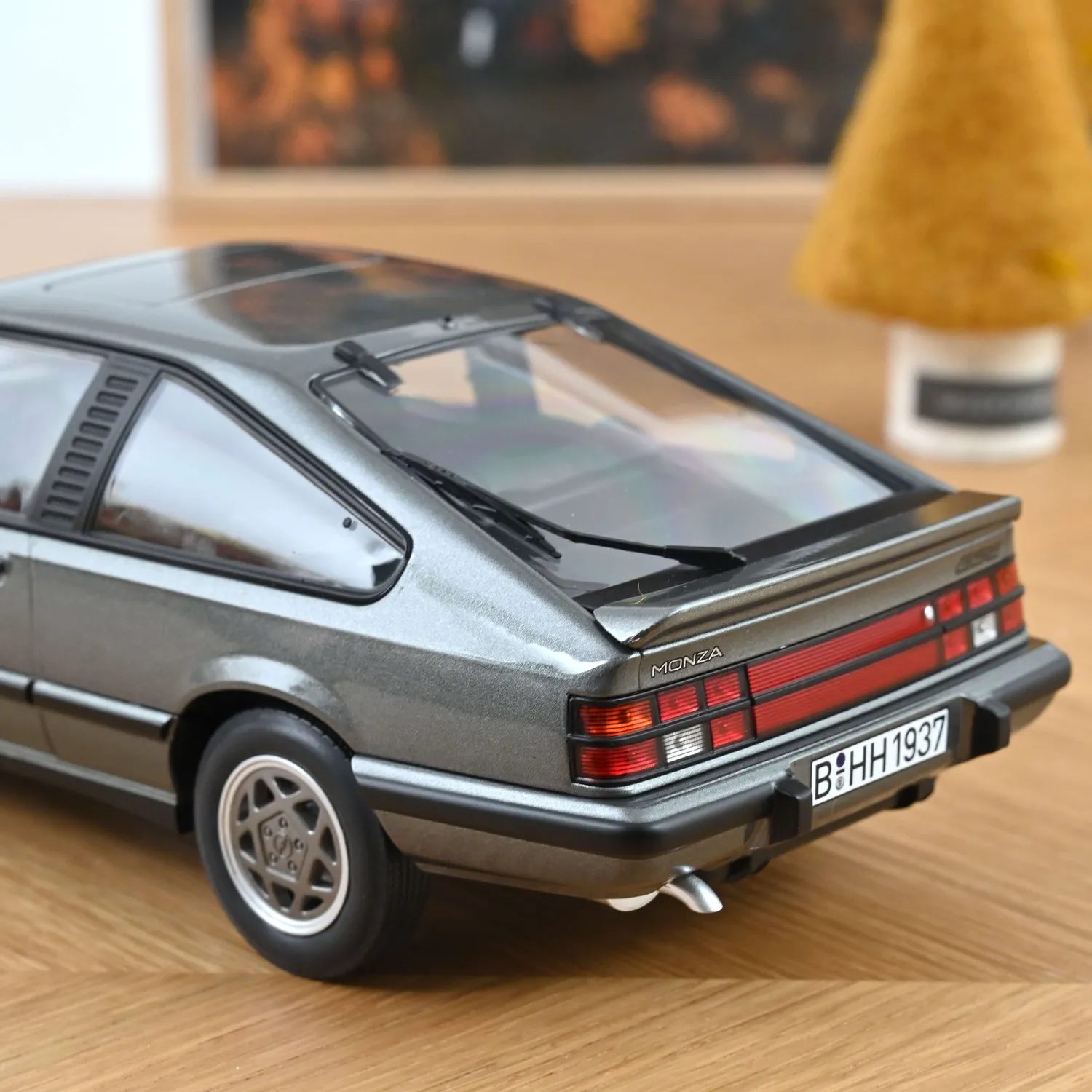 Norev Opel Monza GSE 1984 voiture miniature 1/18 anthracite