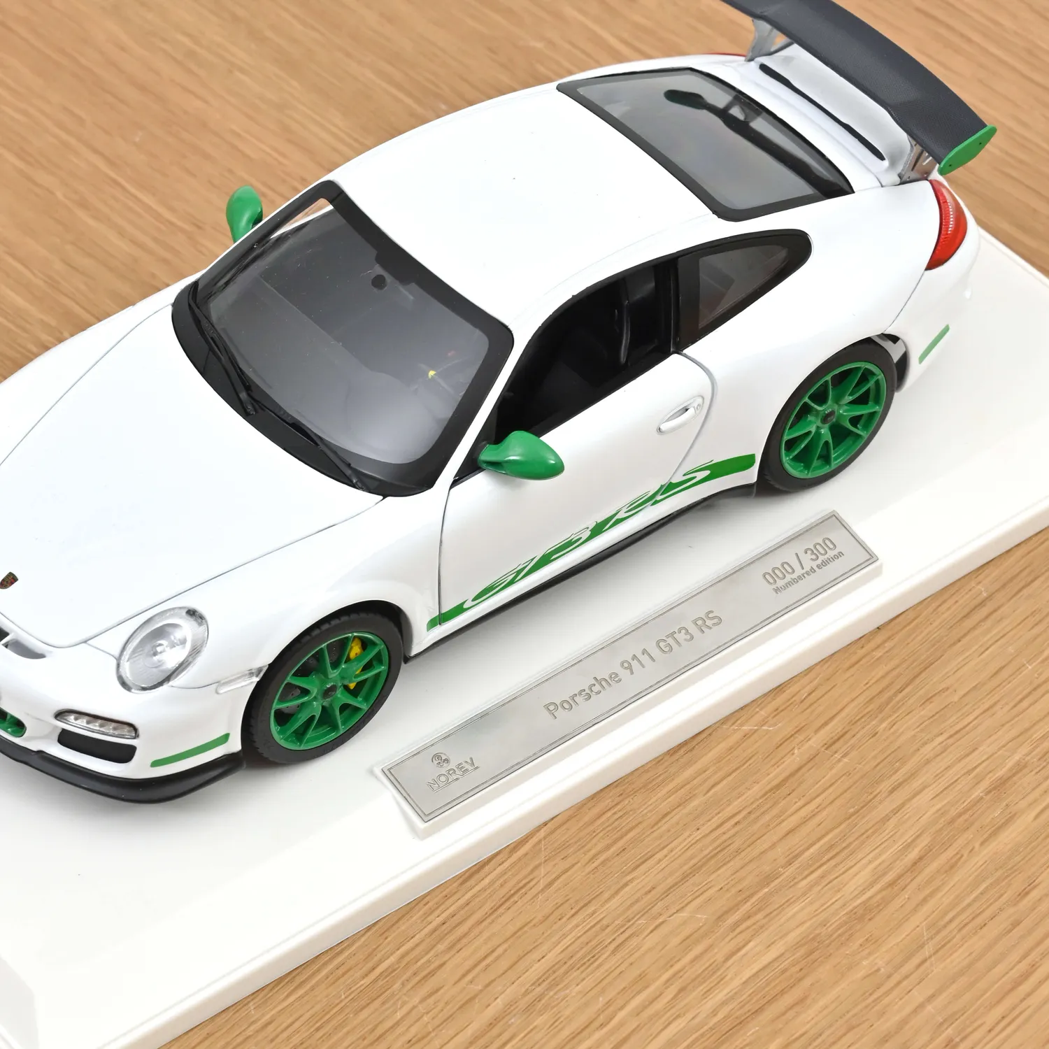 Norev Porsche 911 GT3 RS 2009 miniature 1/18 blanc vert